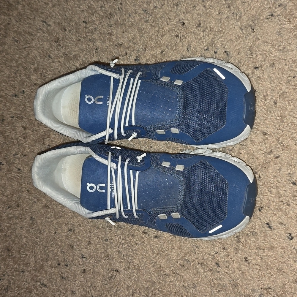 OnRunning tennis shoes
